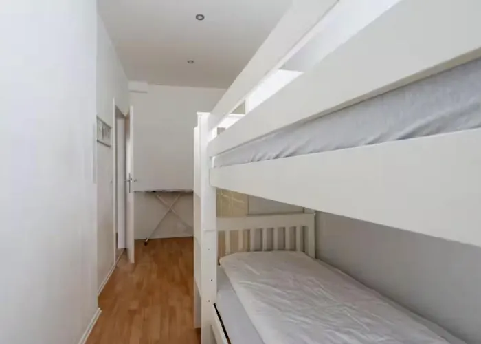Apartment Spacious Stone