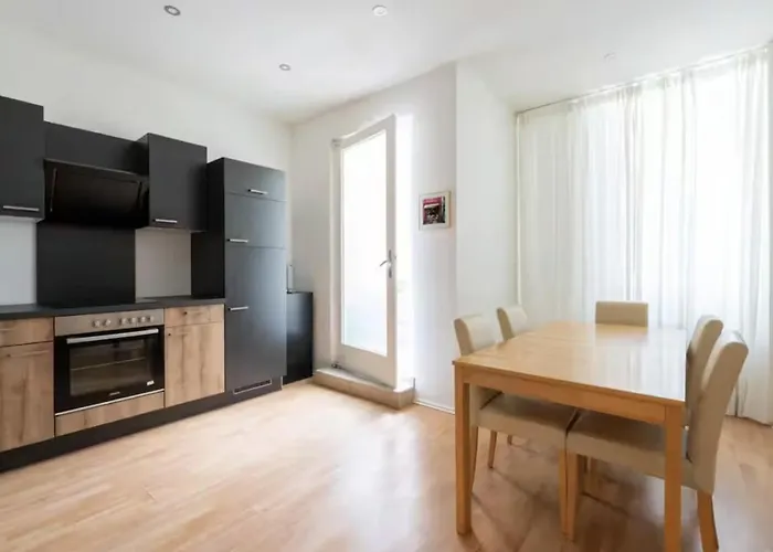 Apartment Spacious Stone *